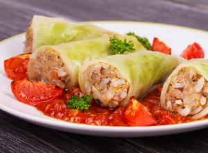 Stuffed cabbage rolls recipe with rice and minced meat