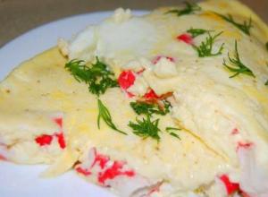 Omeleta s krabovými tyčinkami - recept s fotografiou Omeleta s krabovými tyčinkami v rúre