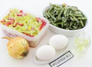 Green beans with boiled egg: delicious experiments